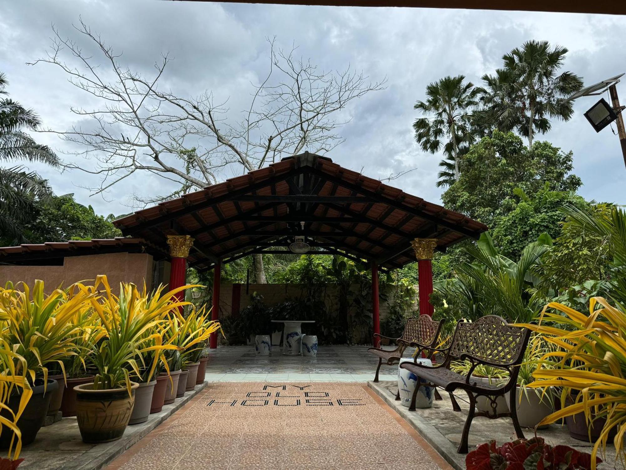 Myoldhouse Lahad Datu Exterior foto